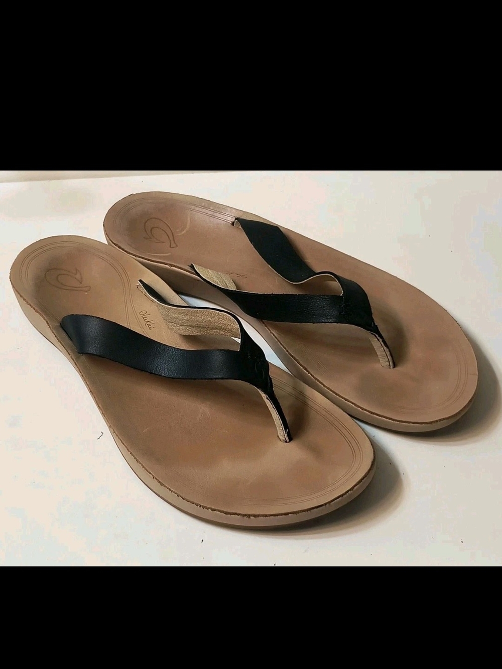 WOMEN'S 10 OLUKAI NONOHE DARK JAVA/GOLDEN SAND LEATHER UPPER FLIP FLOPS SANDALS